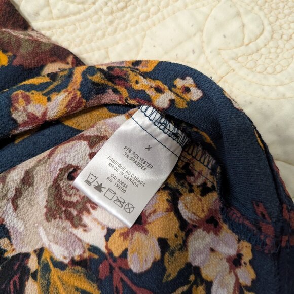 In Every Story Women's Floral Top Sz. X Blue Floral - Picture 10 of 11